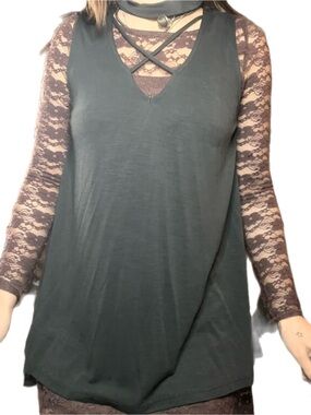 blue heaven Black V-Neck Cross-Strap Layered Hem Tank Top M